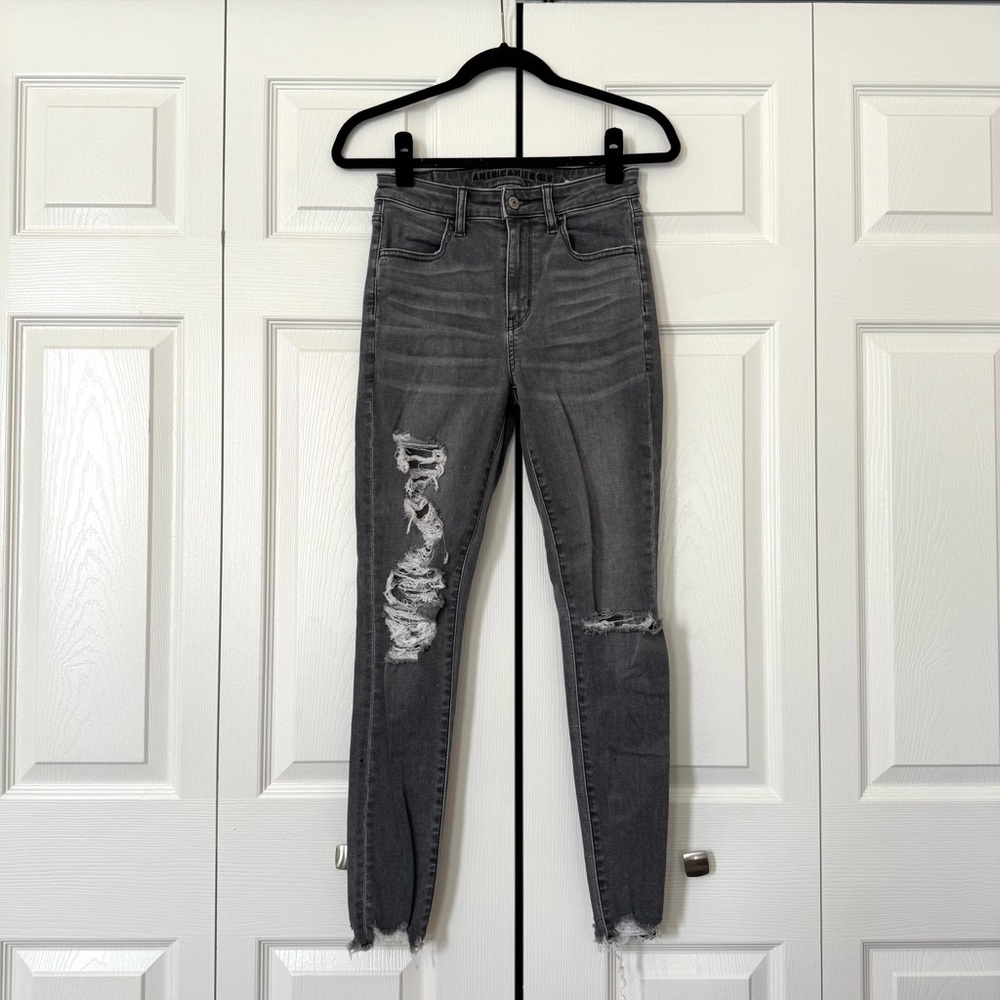 American Eagle Outfitters Distressed Skinny Jeans in Grey